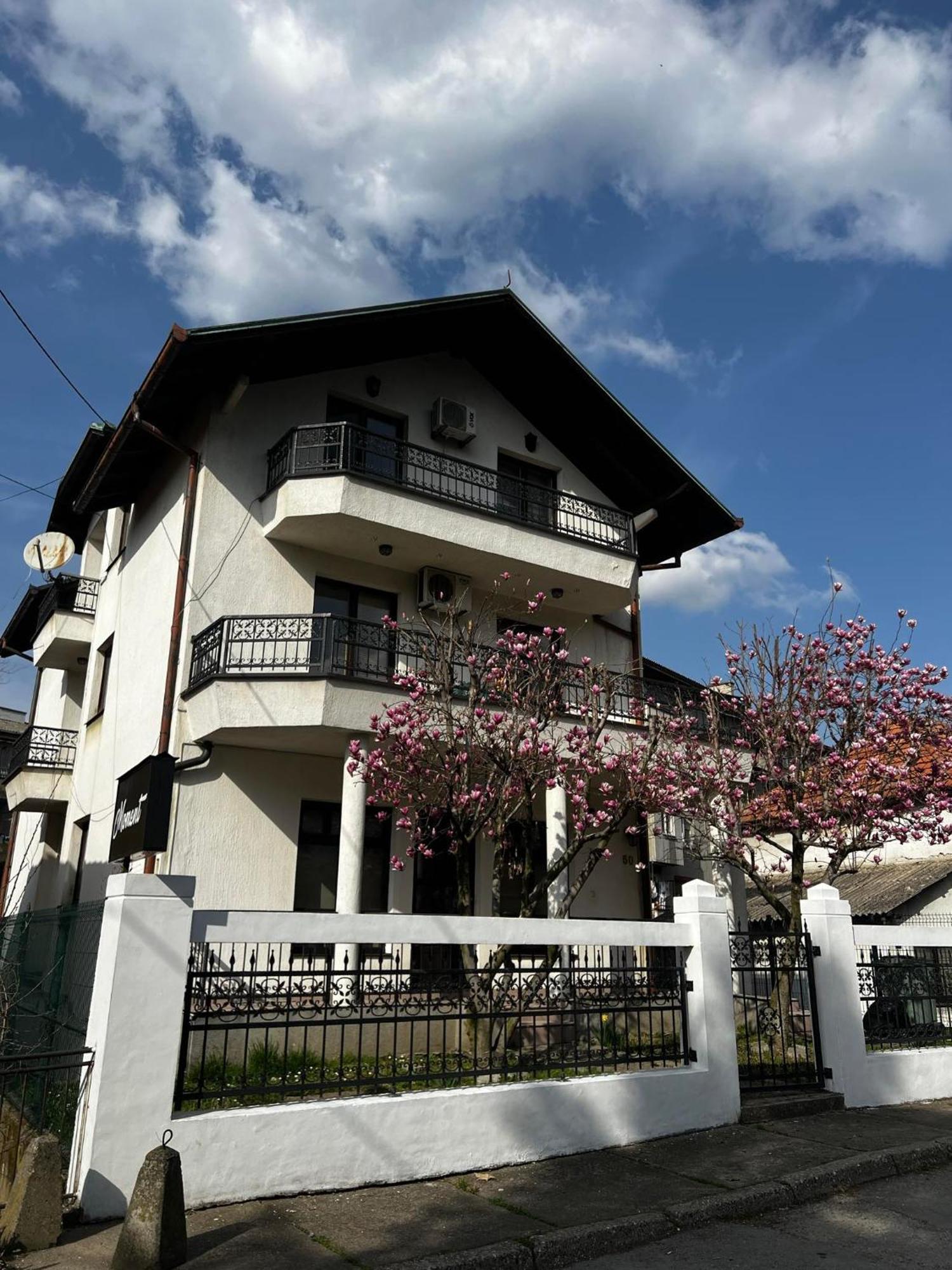 Hostel Tuzla Bagian luar foto