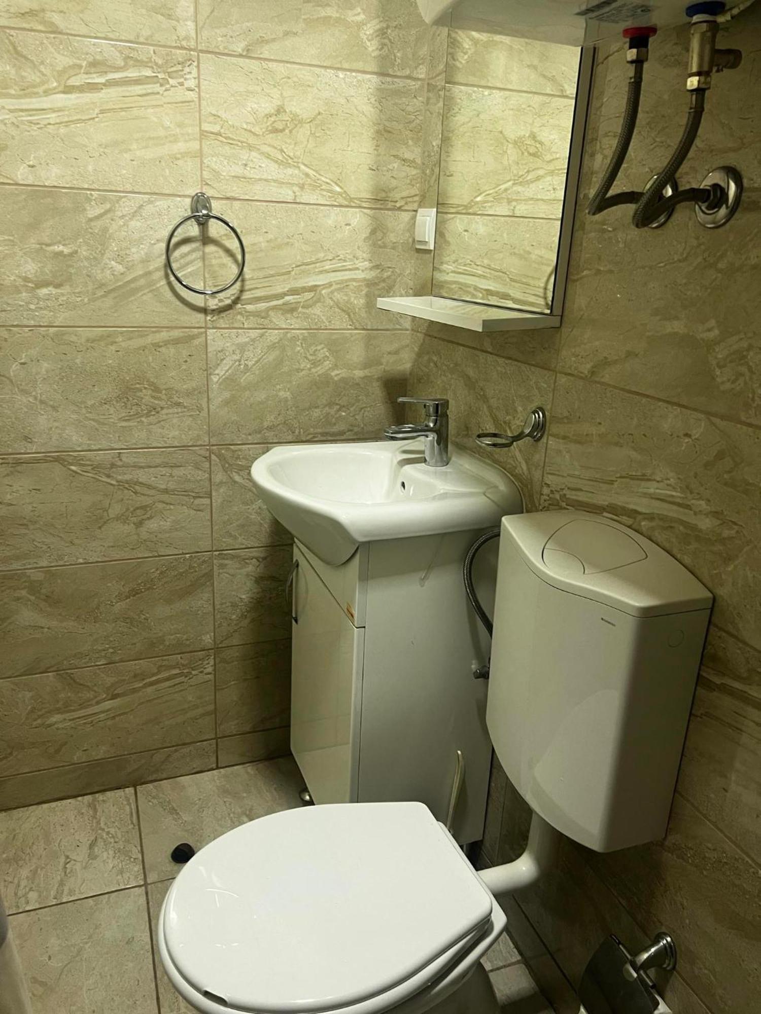 Hostel Tuzla Bagian luar foto