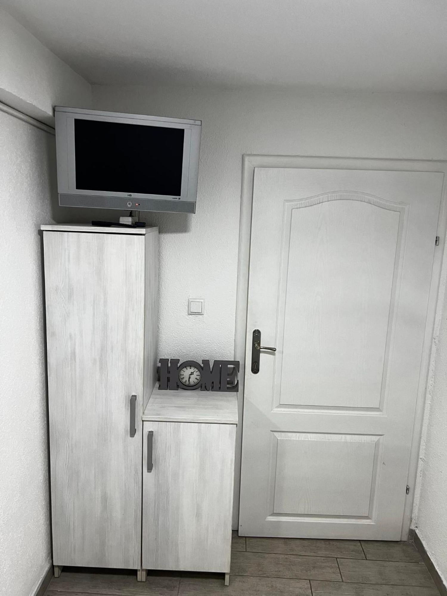 Hostel Tuzla Bagian luar foto