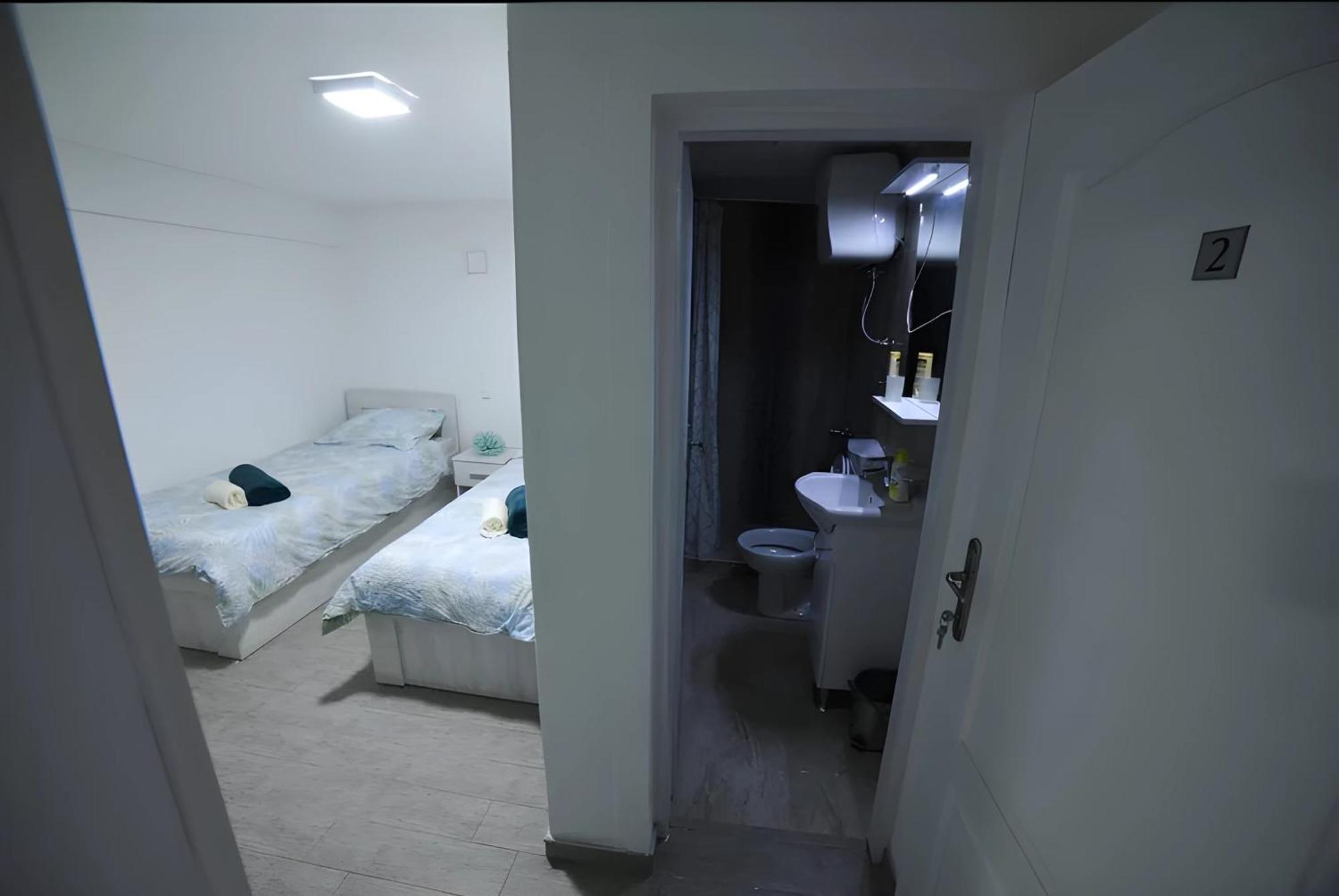 Hostel Tuzla Bagian luar foto