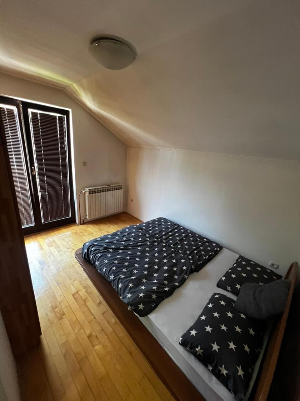 Hostel Tuzla Bagian luar foto