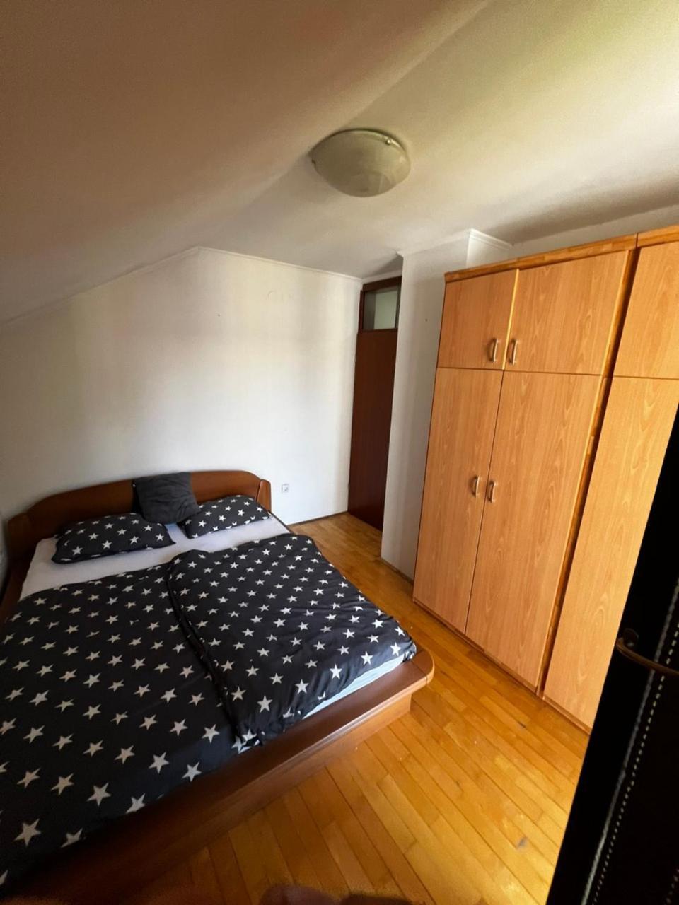 Hostel Tuzla Bagian luar foto