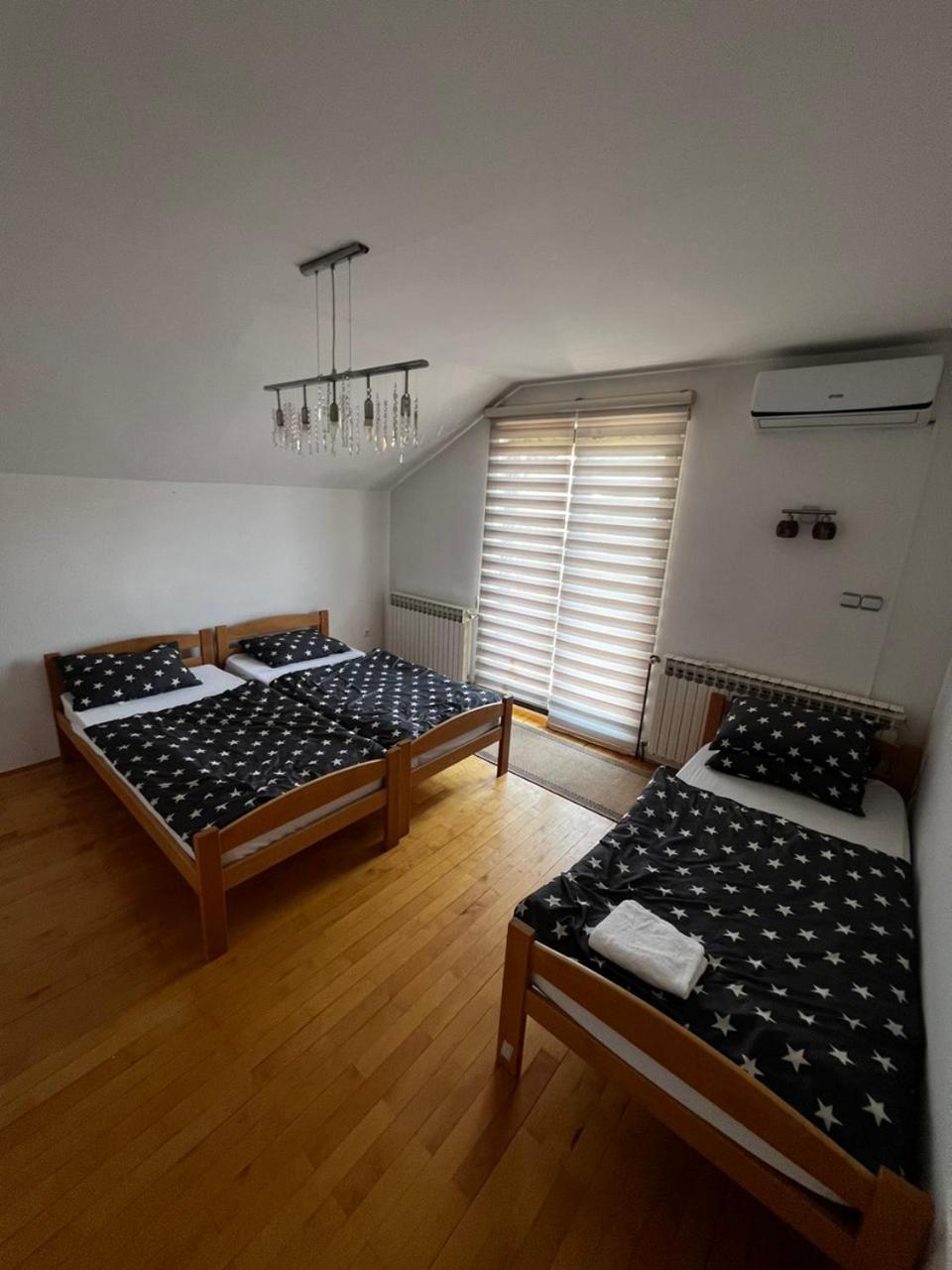 Hostel Tuzla Bagian luar foto