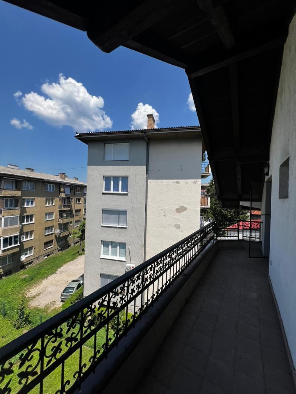 Hostel Tuzla Bagian luar foto