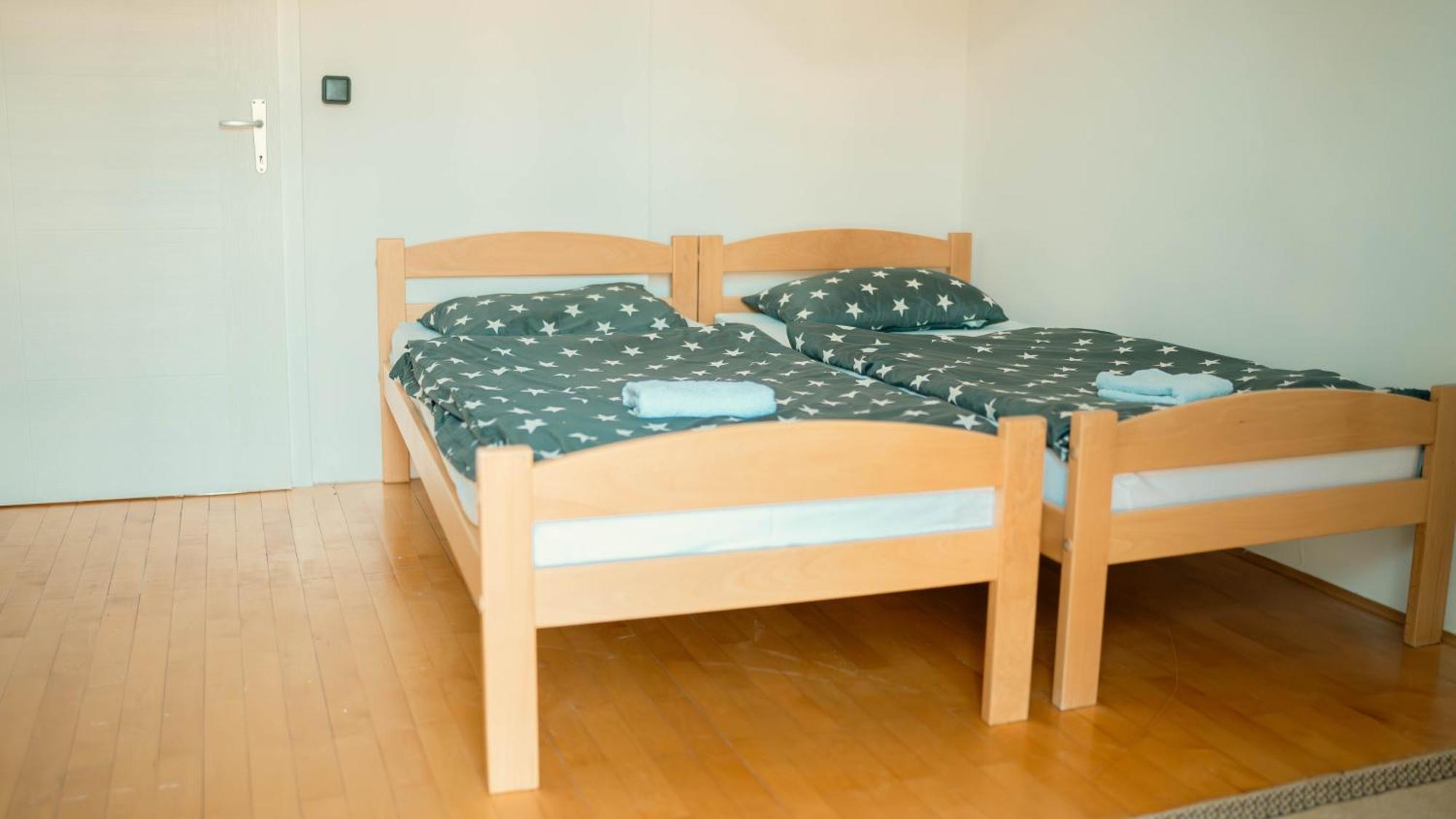 Hostel Tuzla Bagian luar foto