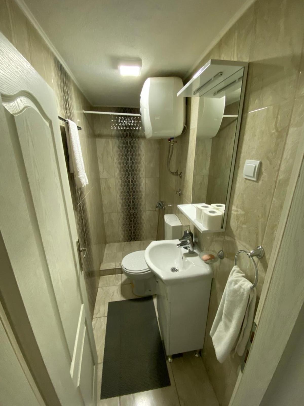Hostel Tuzla Bagian luar foto