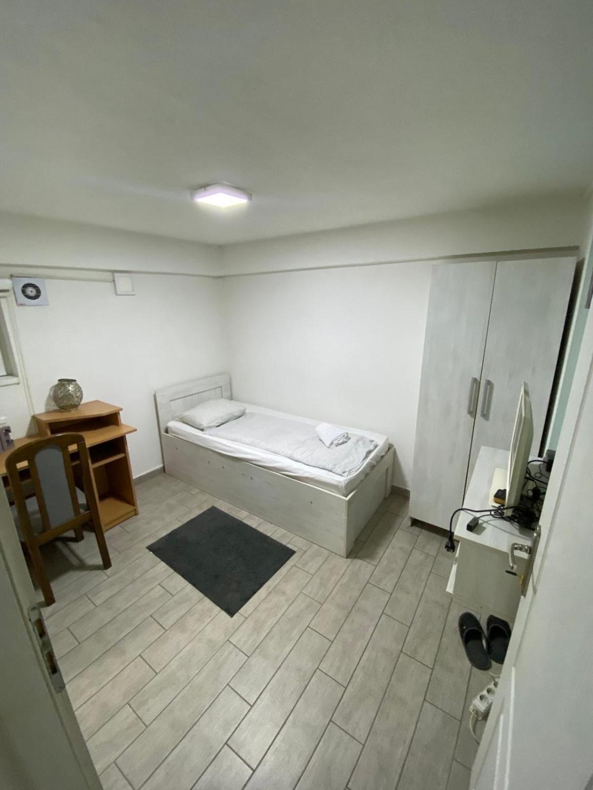 Hostel Tuzla Bagian luar foto
