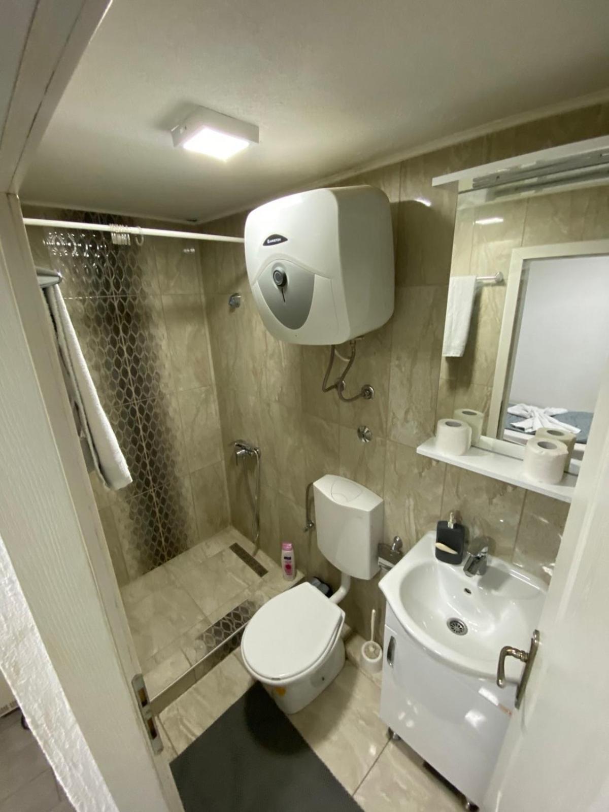 Hostel Tuzla Bagian luar foto